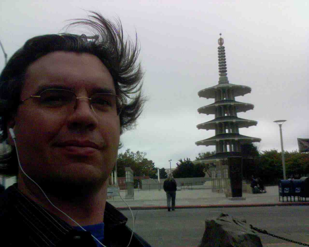 Little Tokyo, SF, Aug 17, 2005.  Bloody cold out.
